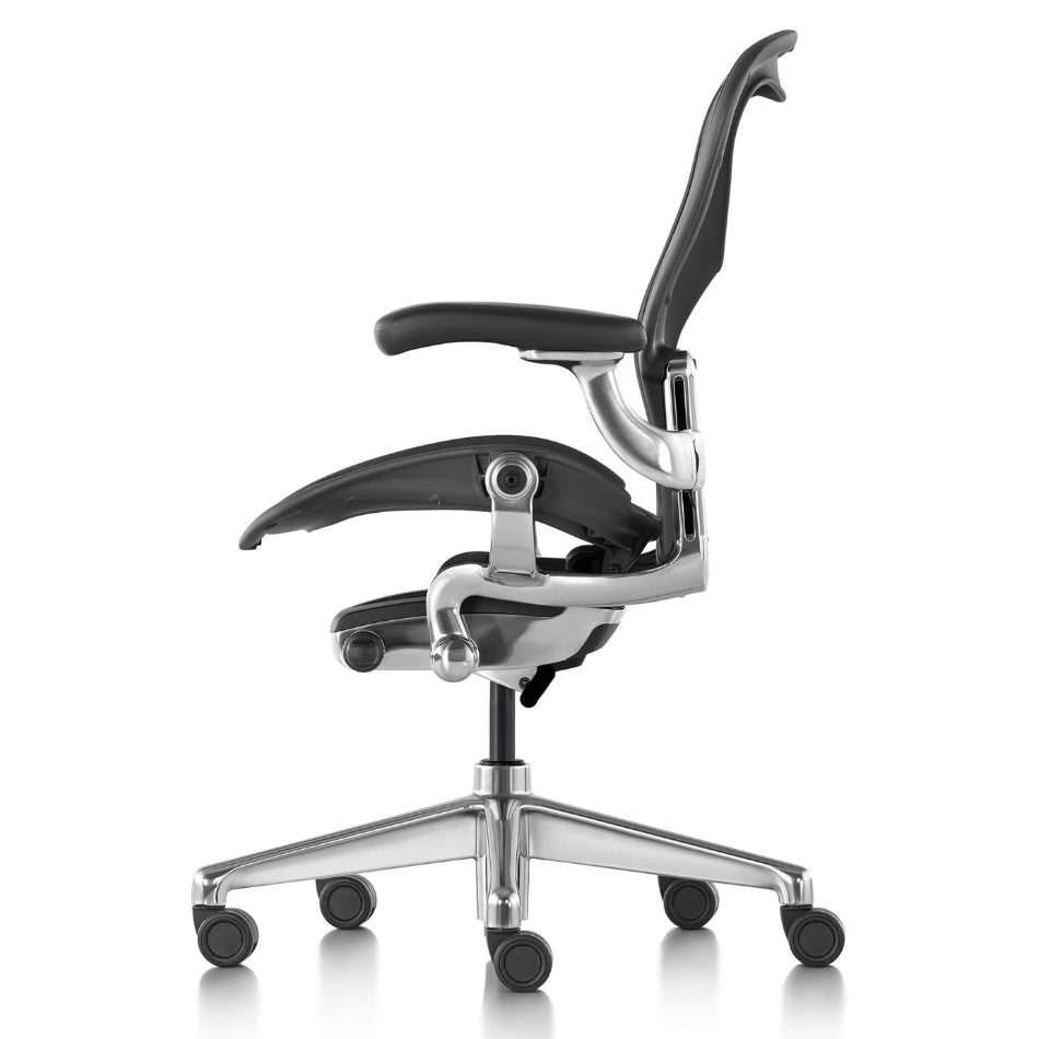 Herman Miller Aeron Remastered in alluminio lucido ricondizionata