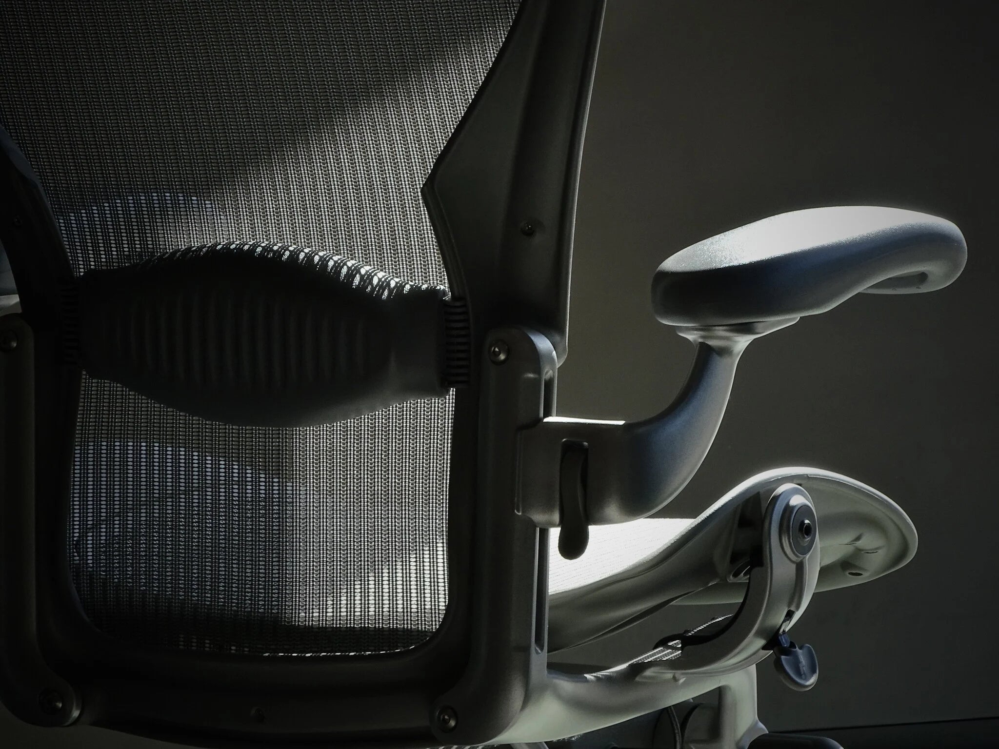 Sedia Herman Miller Aeron Classic ricondizionata (titanio)