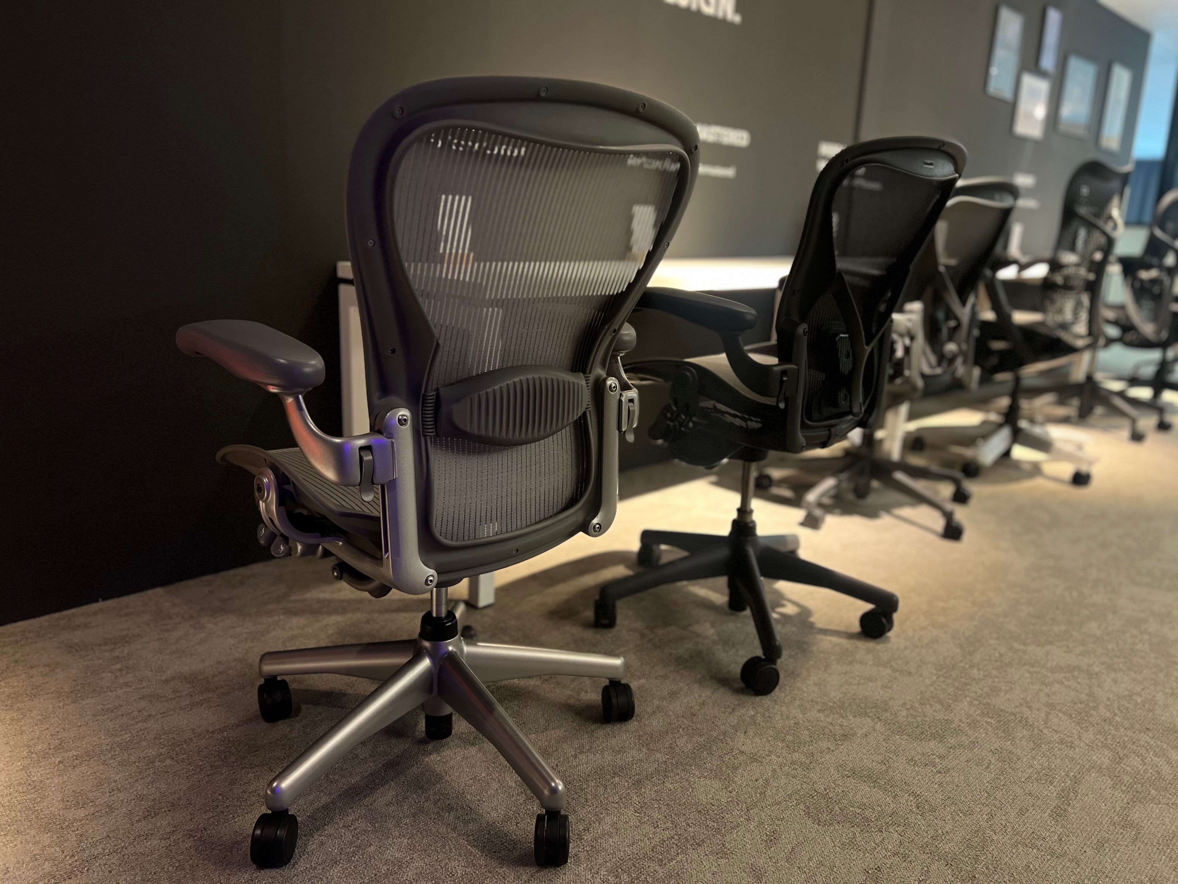 Sedia Herman Miller Aeron Classic ricondizionata (titanio)