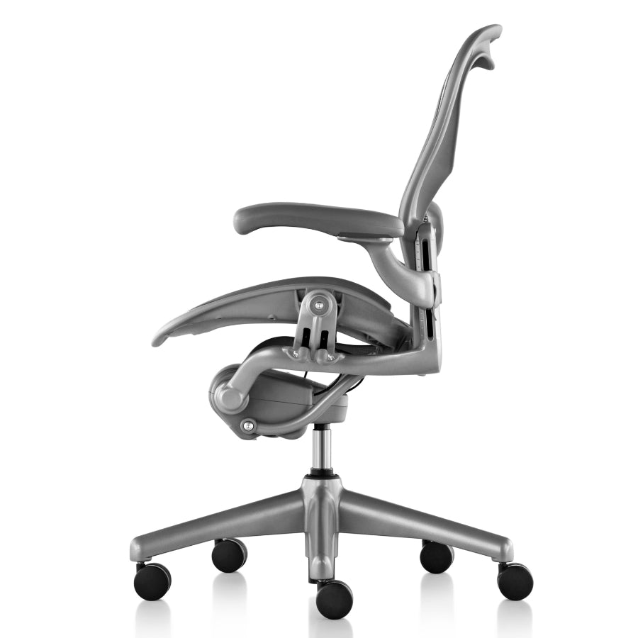 Sedia Herman Miller Aeron Classic ricondizionata (titanio)